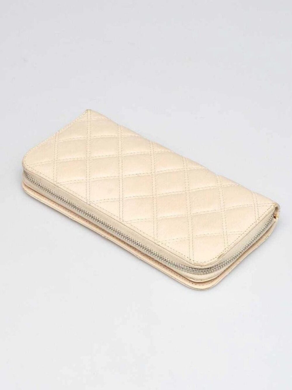 Chanel Dark White Quilted Leather (PNY- Paris New York) Zippy Wallet - Picture 3 of 10